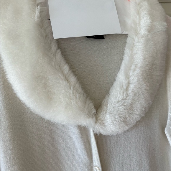 It’s Our Time White Sweater with Faux Fur collar. Size Medium. - Picture 2 of 11